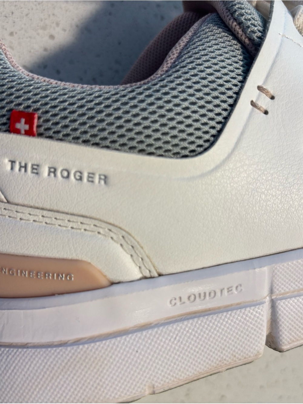 On Running women’s White & Light Gray The Roger Sneaker